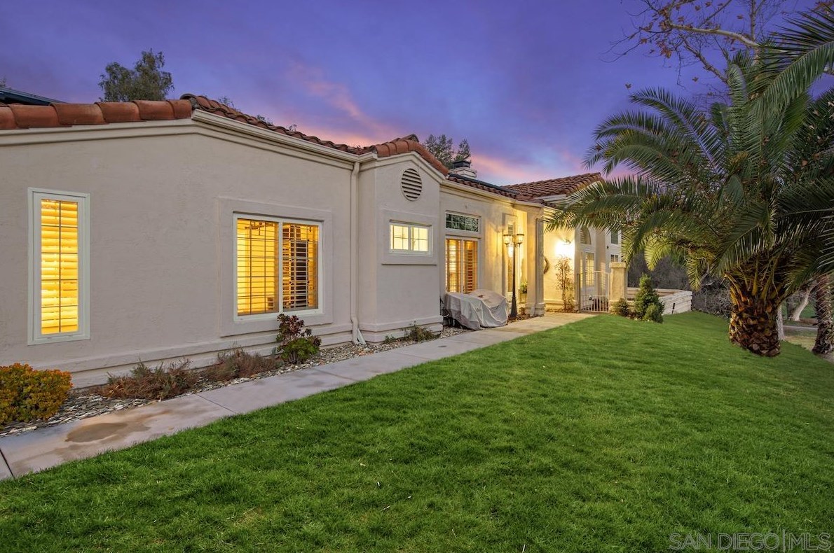 29427 Circle R Greens Dr, Escondido, CA 92026-5911