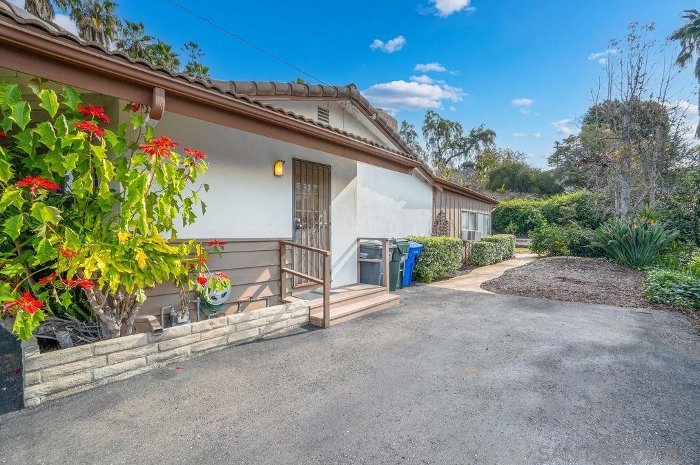 819 Alta Vista Dr, Vista, CA 92084