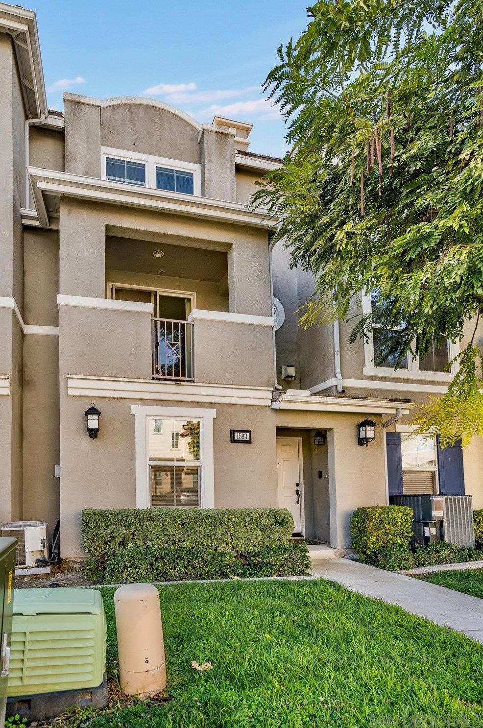 1593 Hackberry Pl, Chula Vista CA  91915-1709 exterior