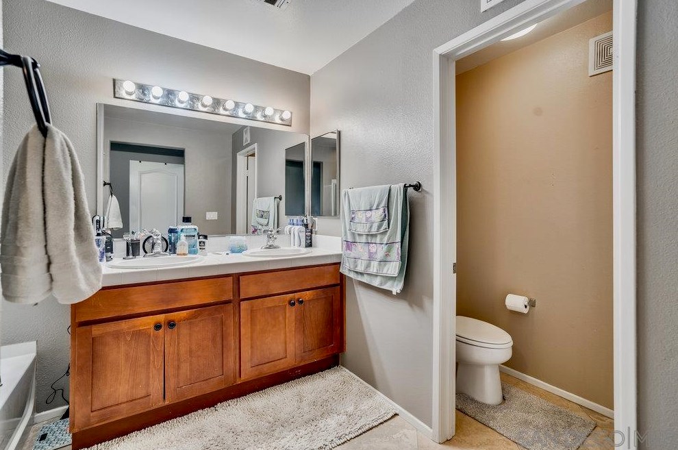 1593 Hackberry Pl, Chula Vista CA  91915-1709 exterior