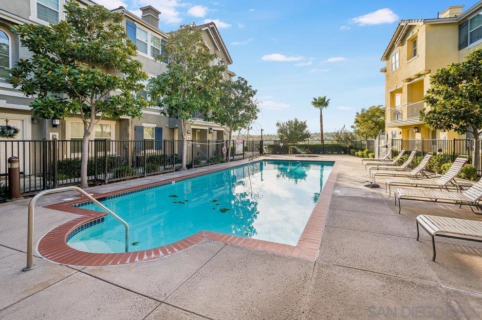1593 Hackberry Pl, Chula Vista CA  91915-1709 exterior
