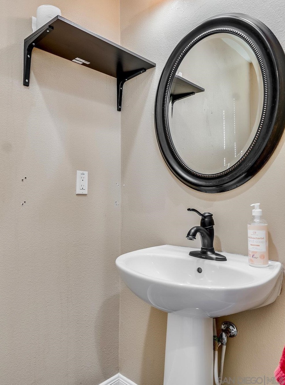 1593 Hackberry Pl, Chula Vista CA  91915-1709 exterior
