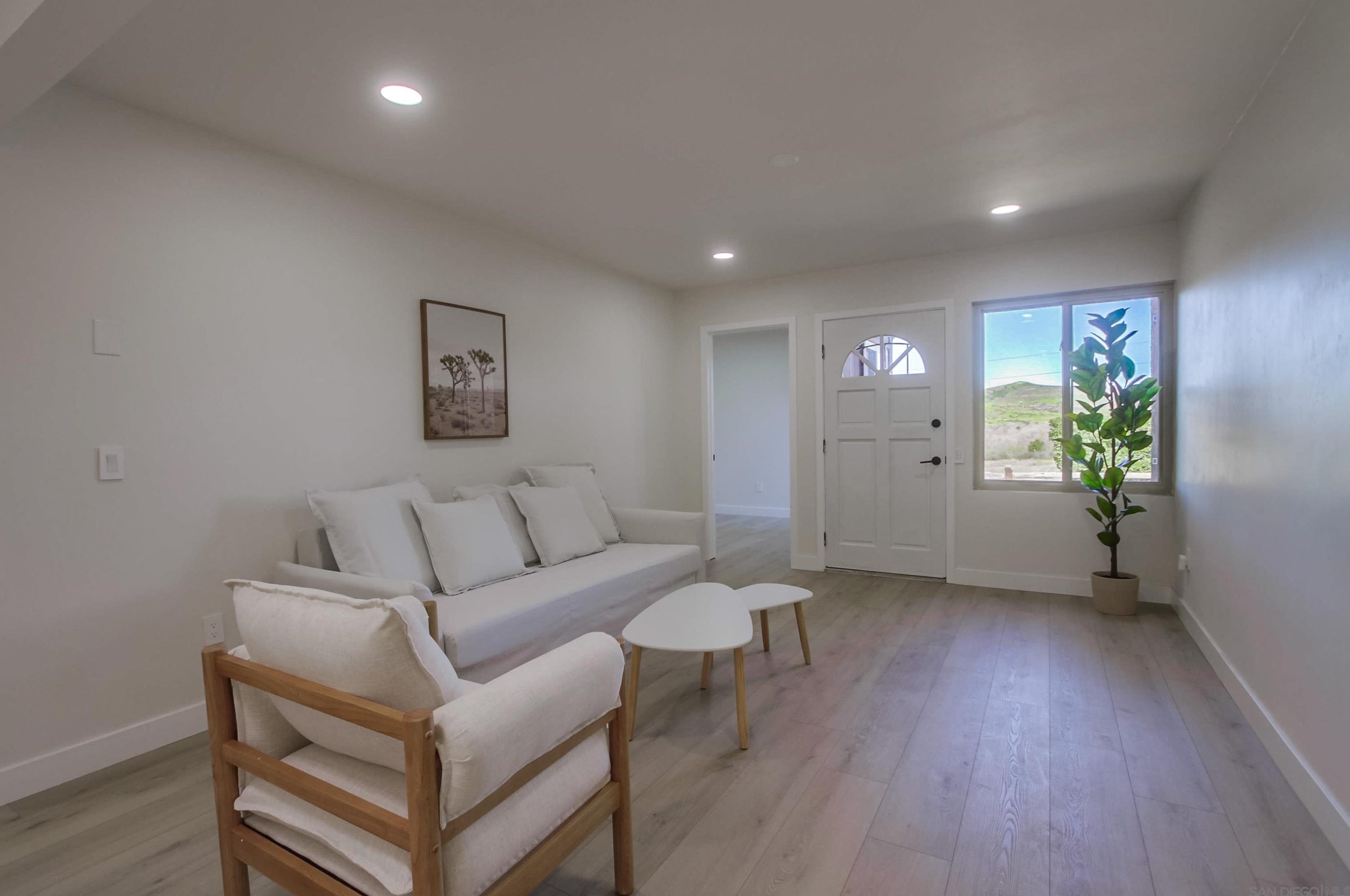 8790 Wahl St, Santee, CA 92071-3351