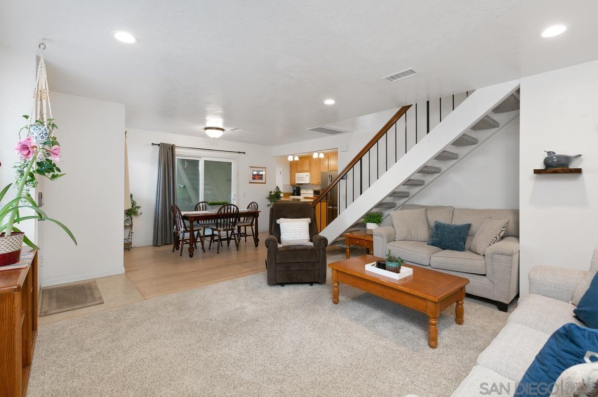 13141 Mulberry Tree Ln, Poway CA  exterior