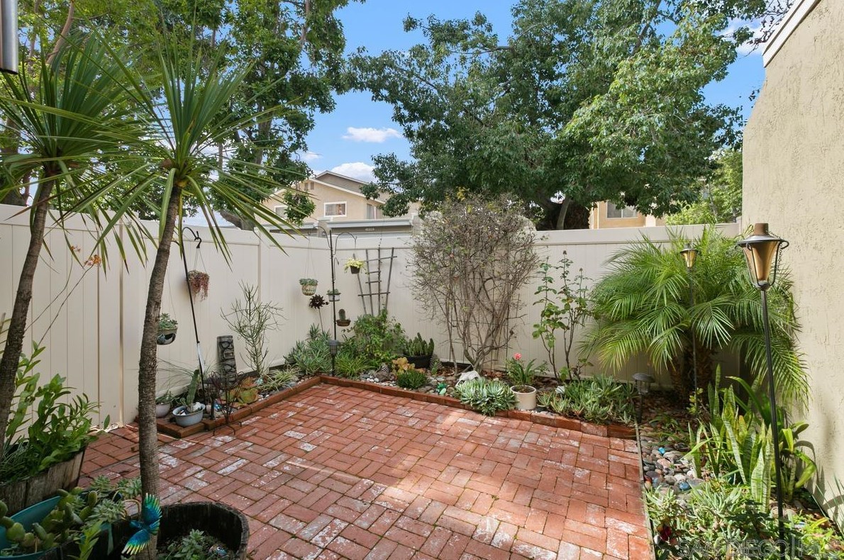 13141 Mulberry Tree Ln, Poway CA  exterior