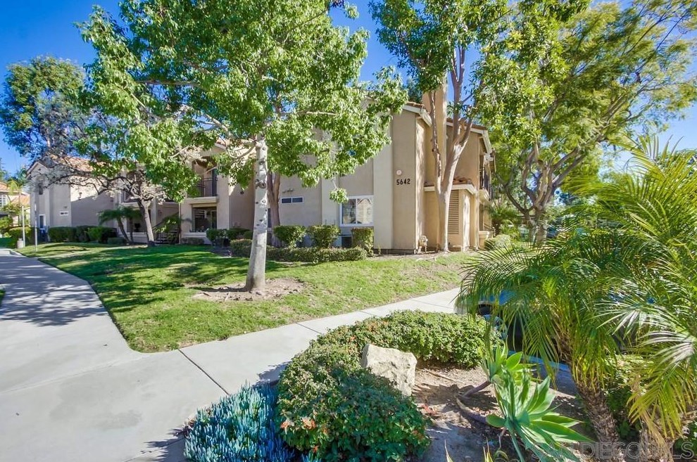 5642 Amaya Dr 111, La Mesa, CA 91942