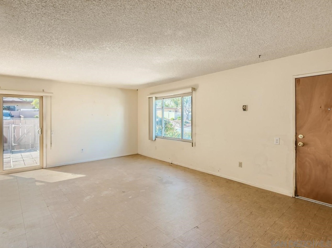 8757 Wahl St, Santee CA  92071-3352 exterior