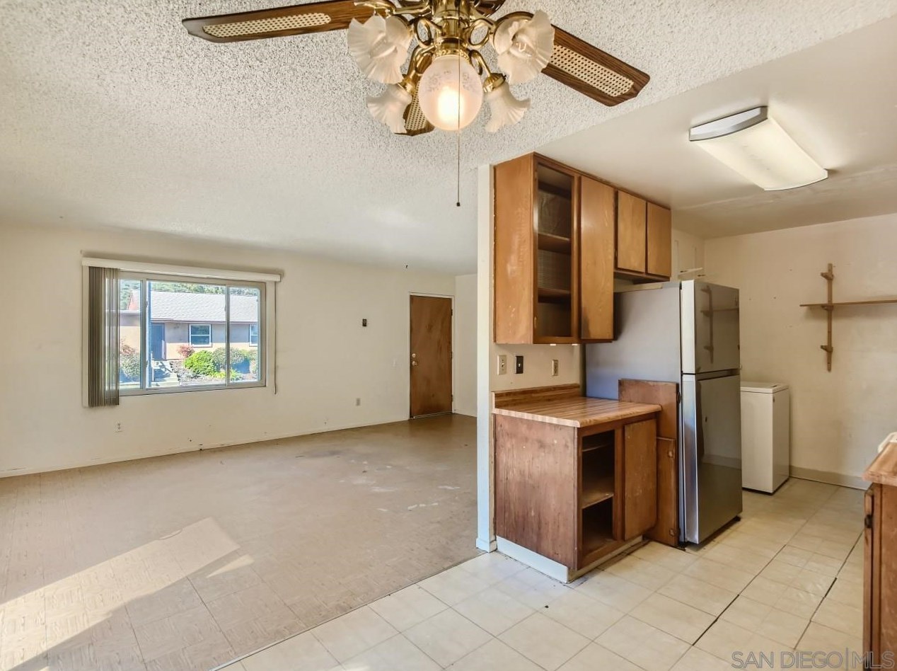 8757 Wahl St, Santee CA  92071-3352 exterior