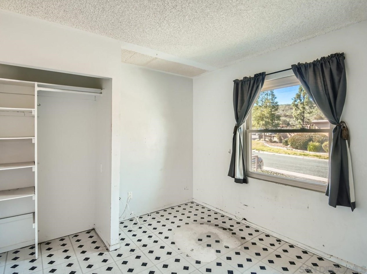 8757 Wahl St, Santee CA  92071-3352 exterior
