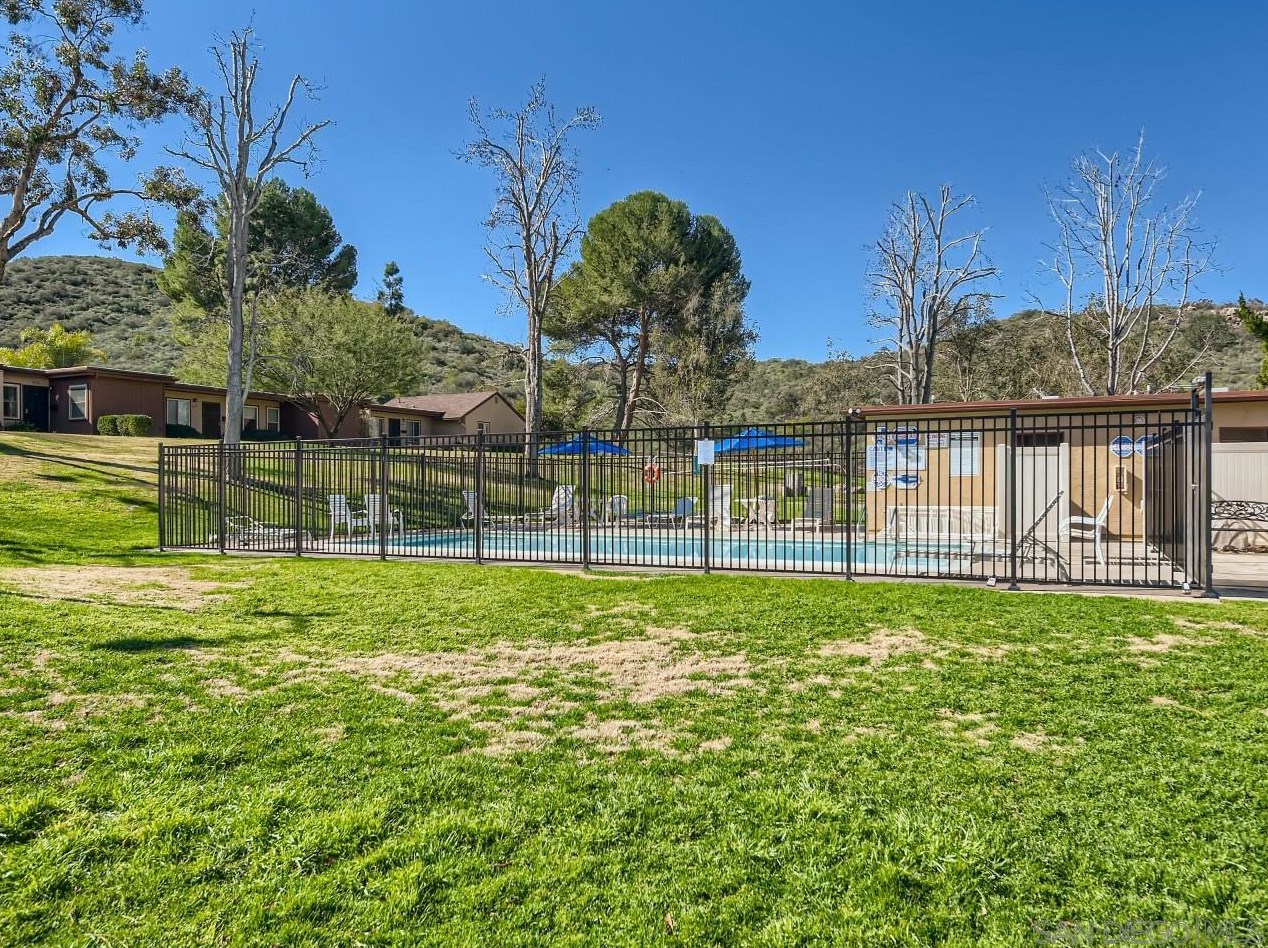 8757 Wahl St, Santee CA  92071-3352 exterior