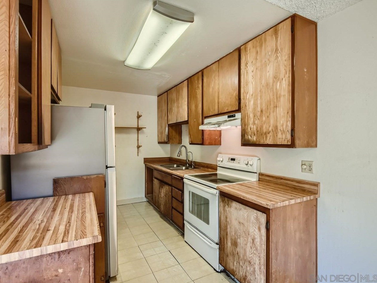8757 Wahl St, Santee CA  92071-3352 exterior