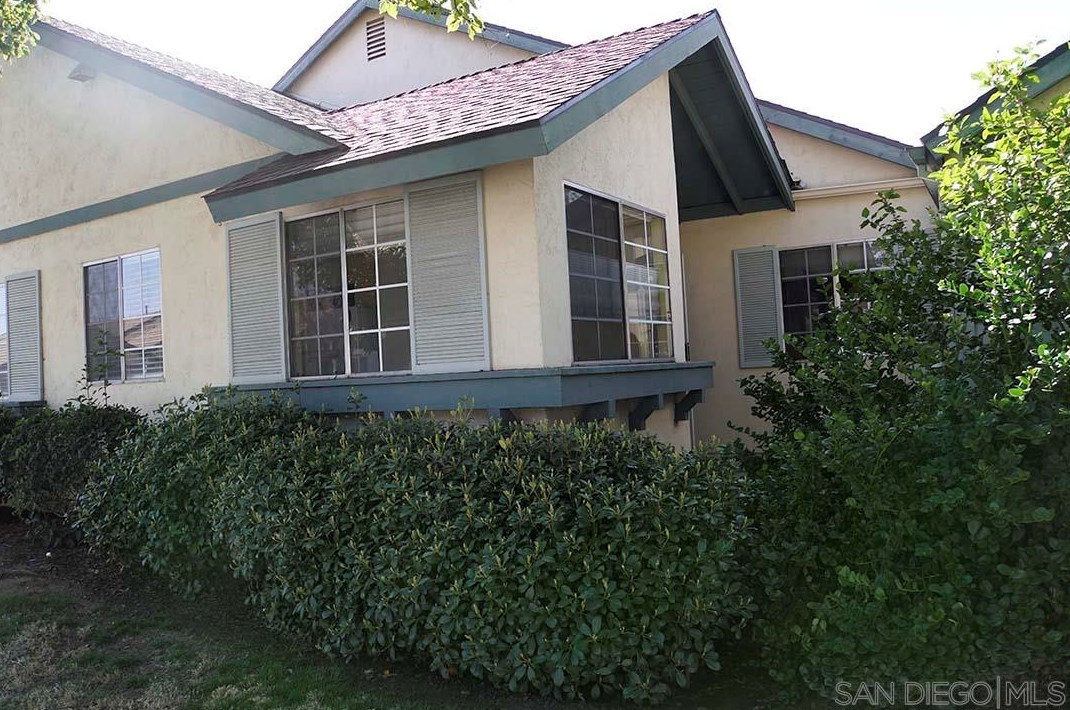 451 Bancroft Gln, Escondido, CA 92027-2986