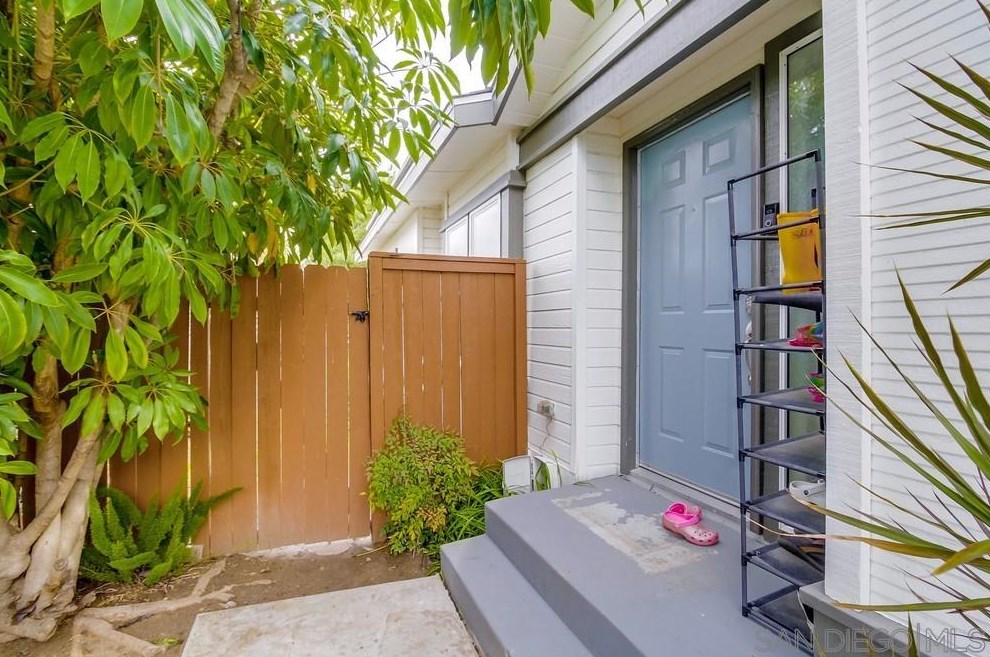 9380 Lori Mar Ct, Spring Valley CA  91977-2700 exterior