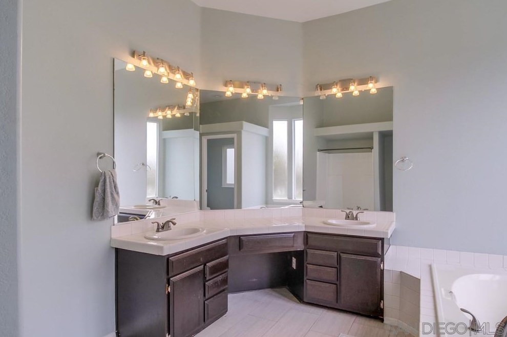 9380 Lori Mar Ct, Spring Valley CA  91977-2700 exterior