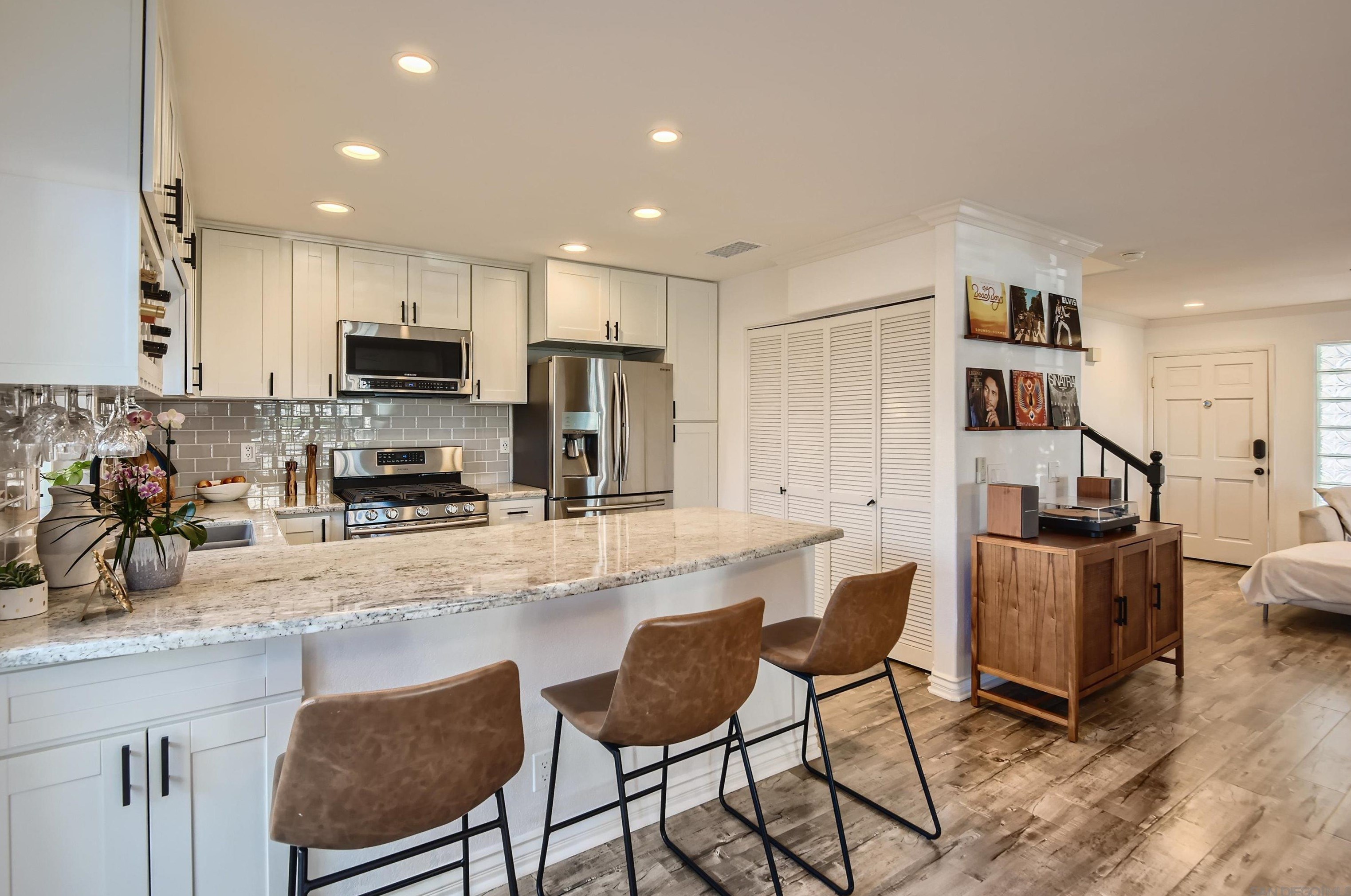 1243 Thomas Ave, San Diego, CA 92109-4247