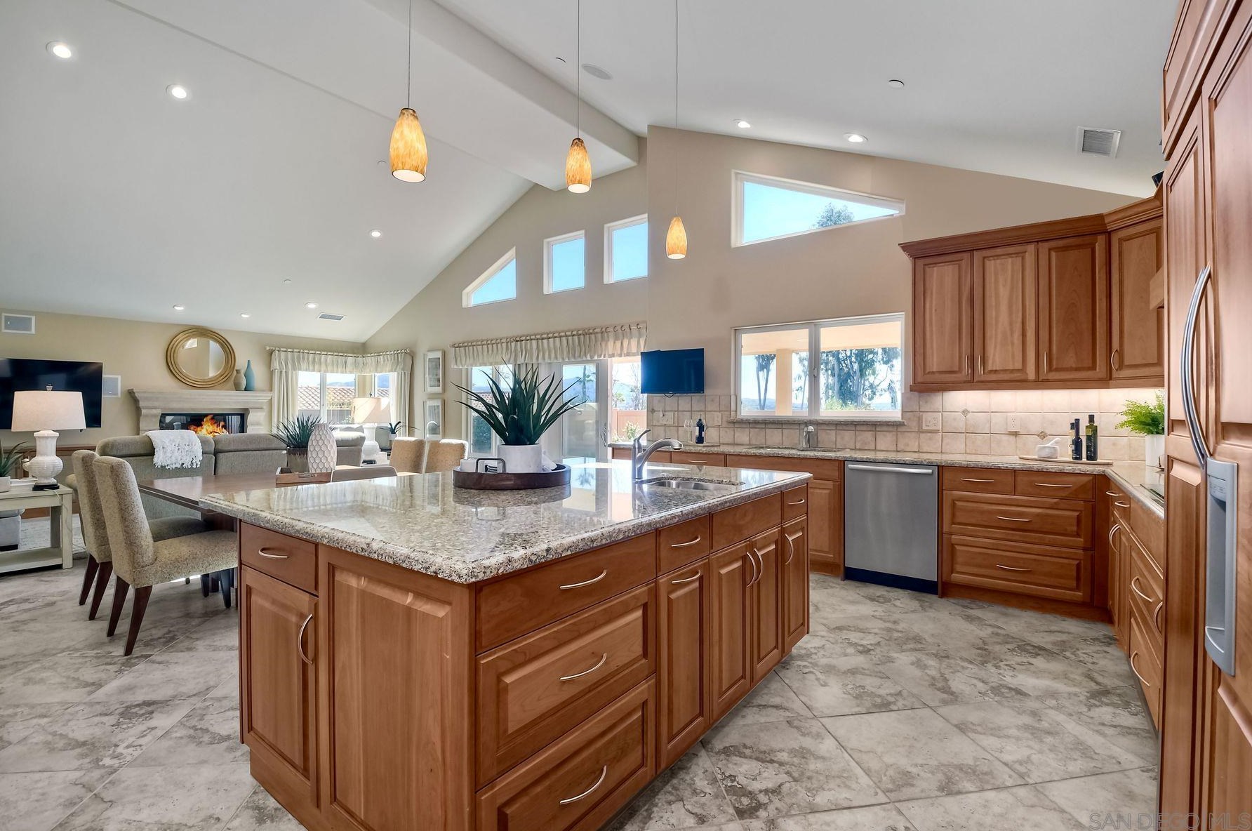 2822 Pasatiempo Gln, Escondido CA  92025-7356 exterior