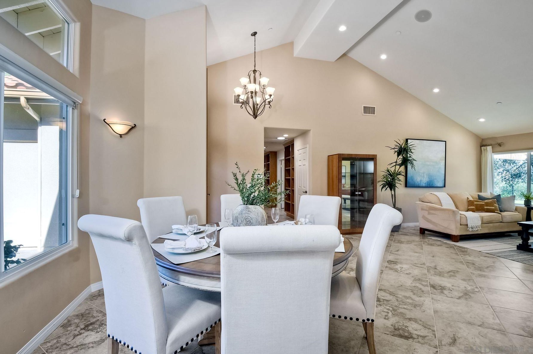 2822 Pasatiempo Gln, Escondido CA  92025-7356 exterior