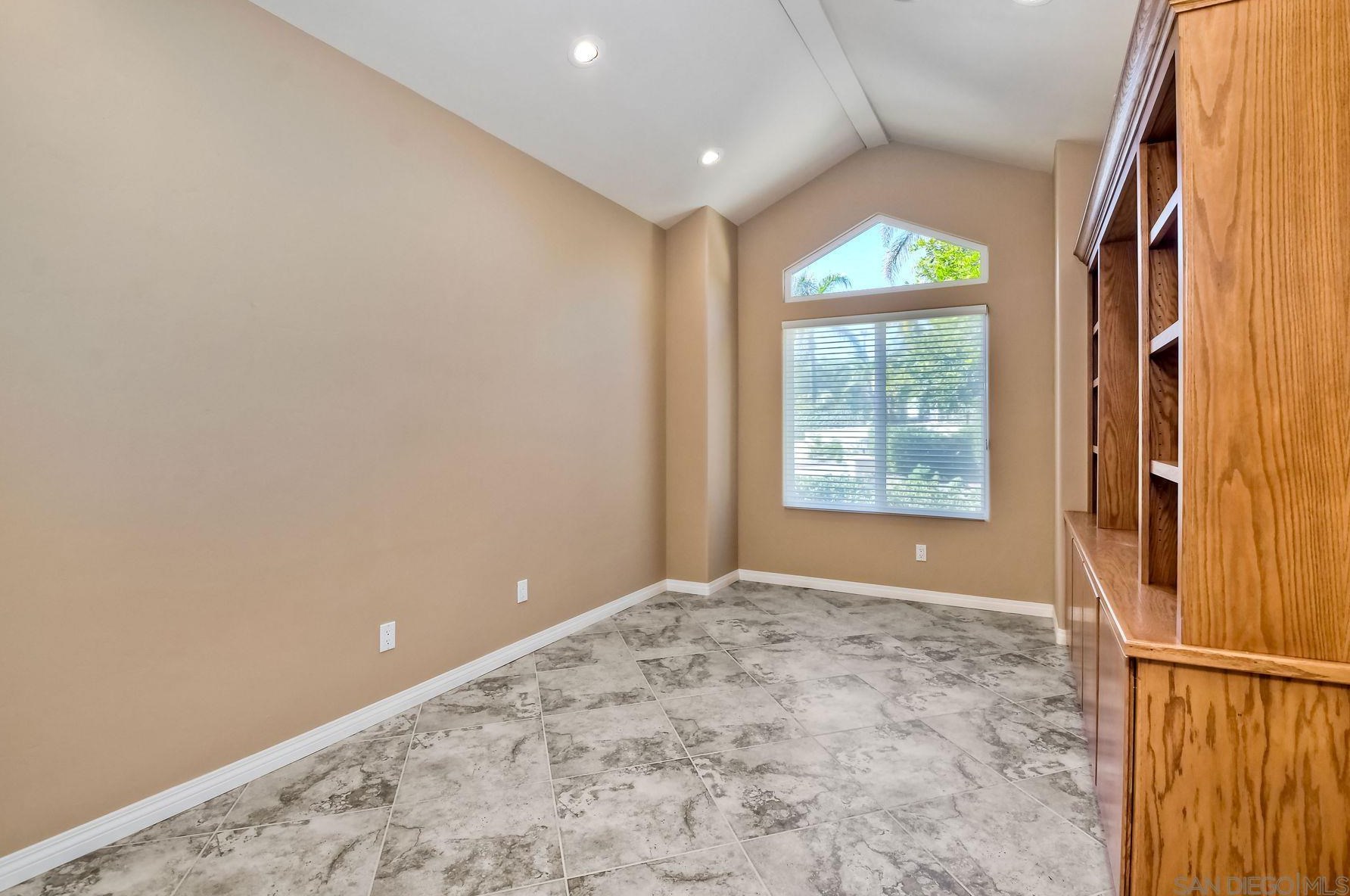 2822 Pasatiempo Gln, Escondido CA  92025-7356 exterior