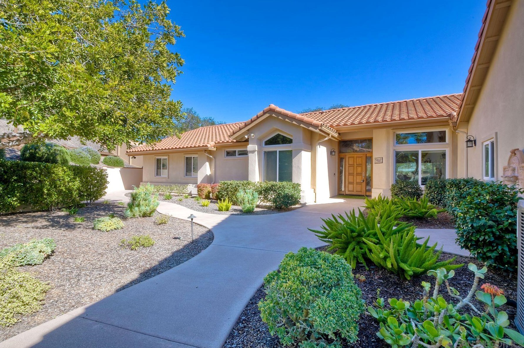 2822 Pasatiempo Gln, Escondido, CA 92025-7356