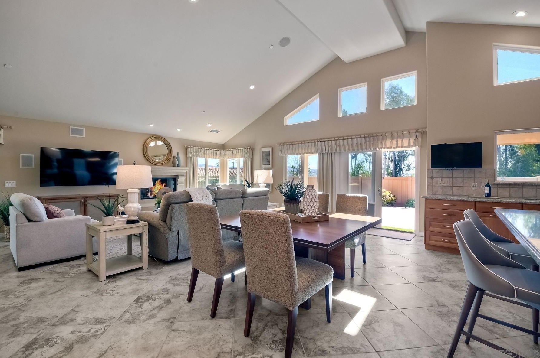 2822 Pasatiempo Gln, Escondido CA  92025-7356 exterior