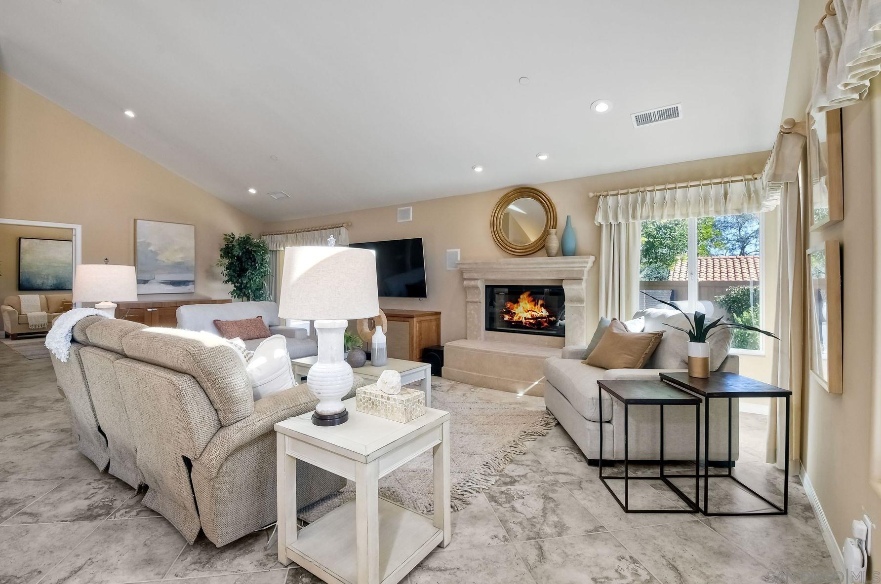 2822 Pasatiempo Gln, Escondido CA  92025-7356 exterior