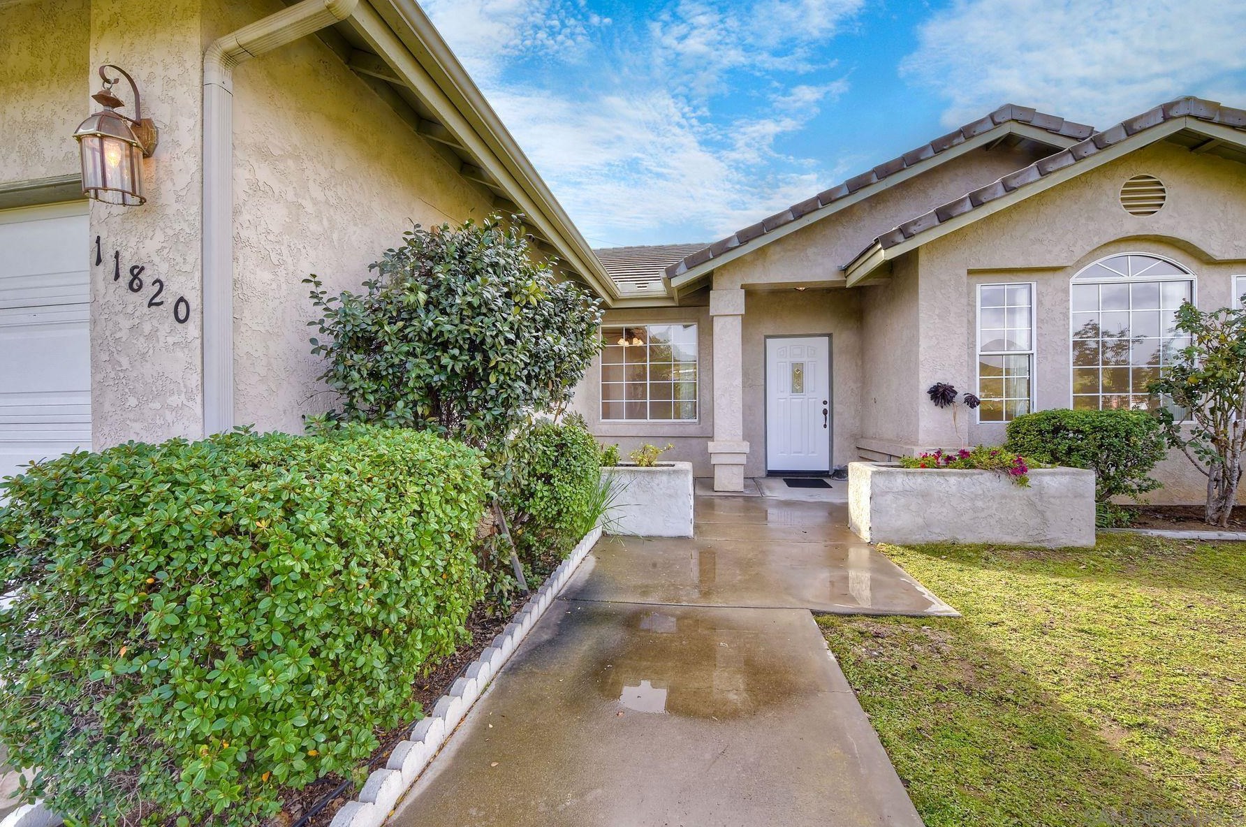 11820 Gay Rio Ln, Lakeside, CA 92040