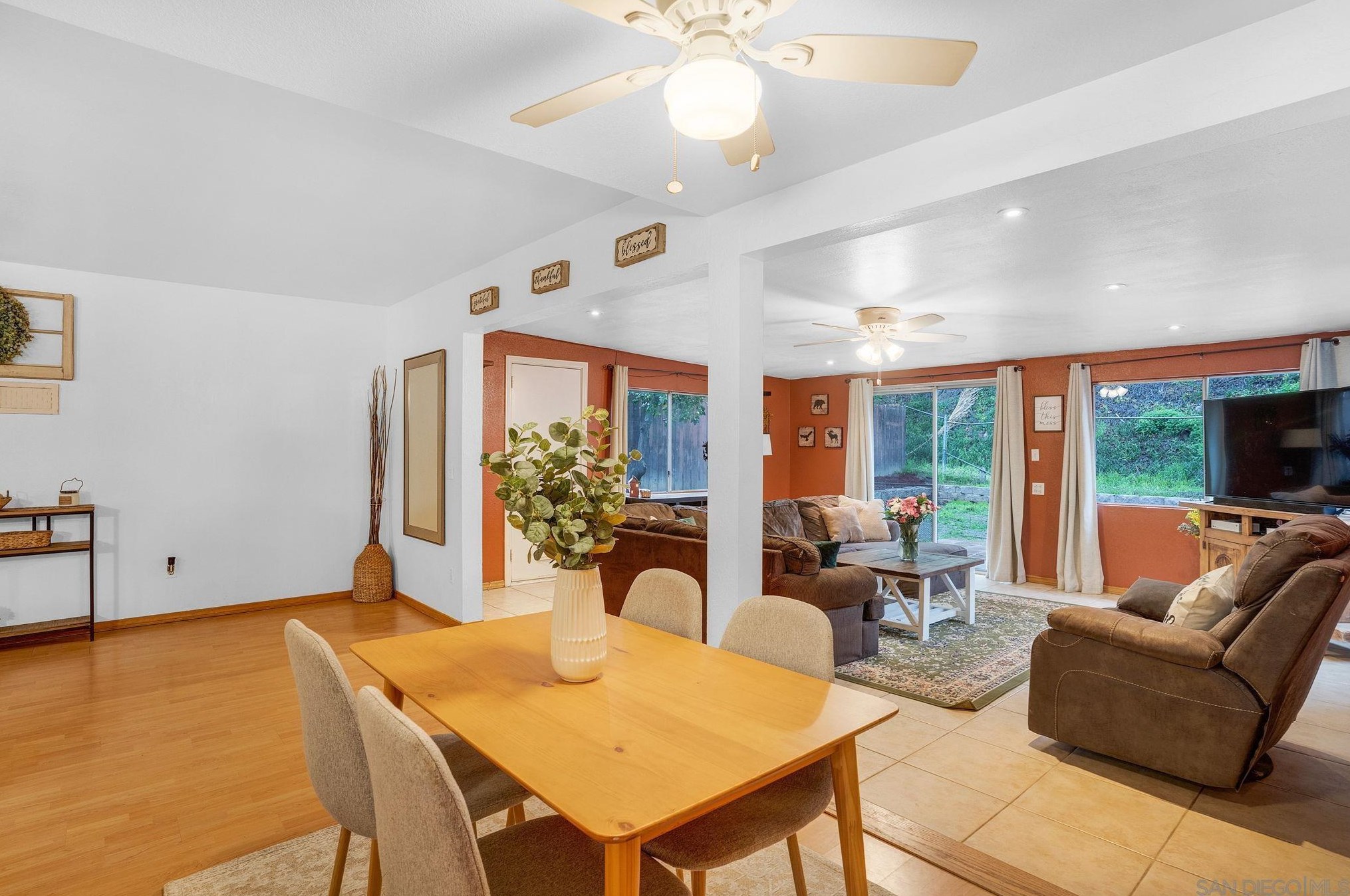 2033 Terraspiro Ave, Spring Valley, CA 91977-3551