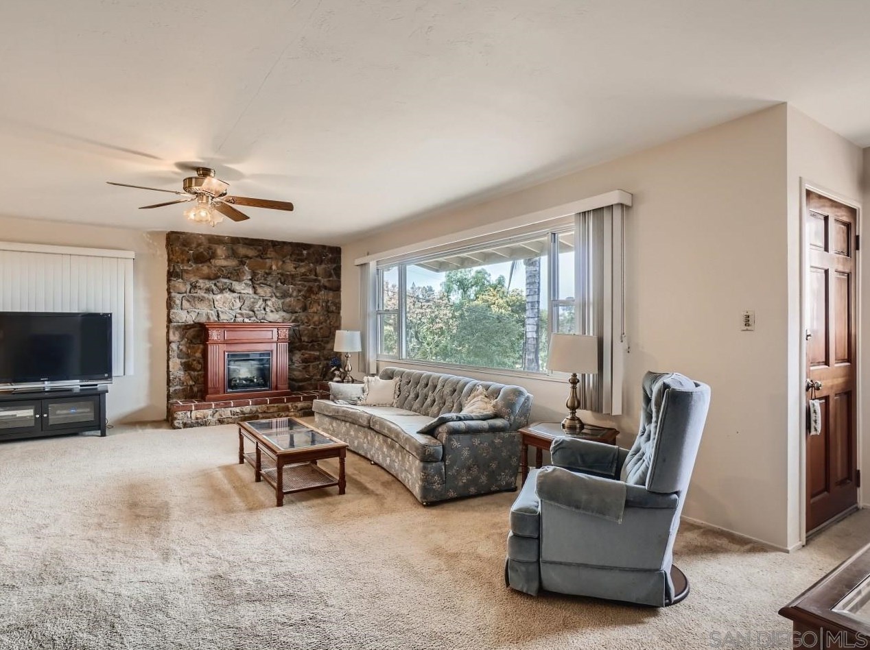411 West Ln, El Cajon, CA 92021