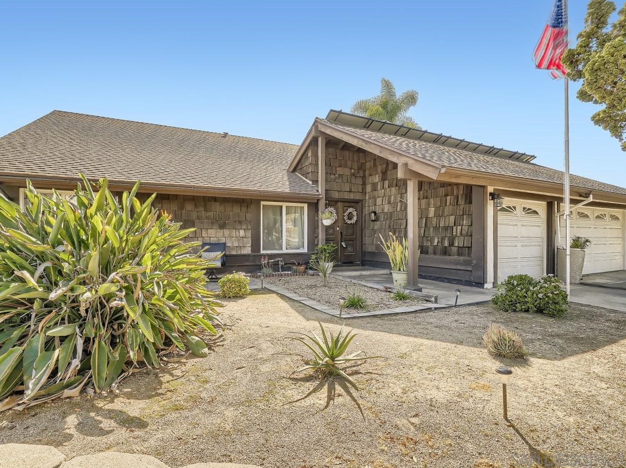 10057 Canyontop St, Spring Valley, CA 91977-6919