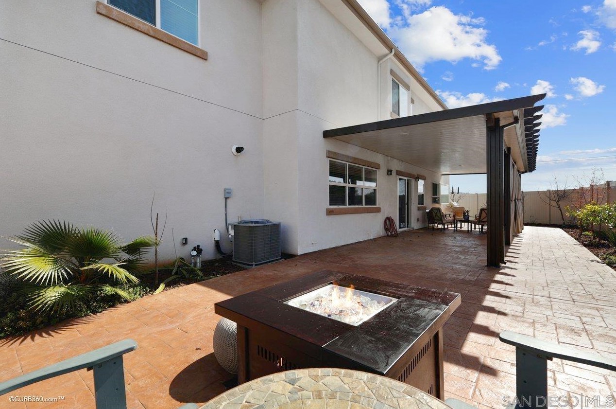 1675 Felicita Ln, Escondido CA  92025-5641 exterior