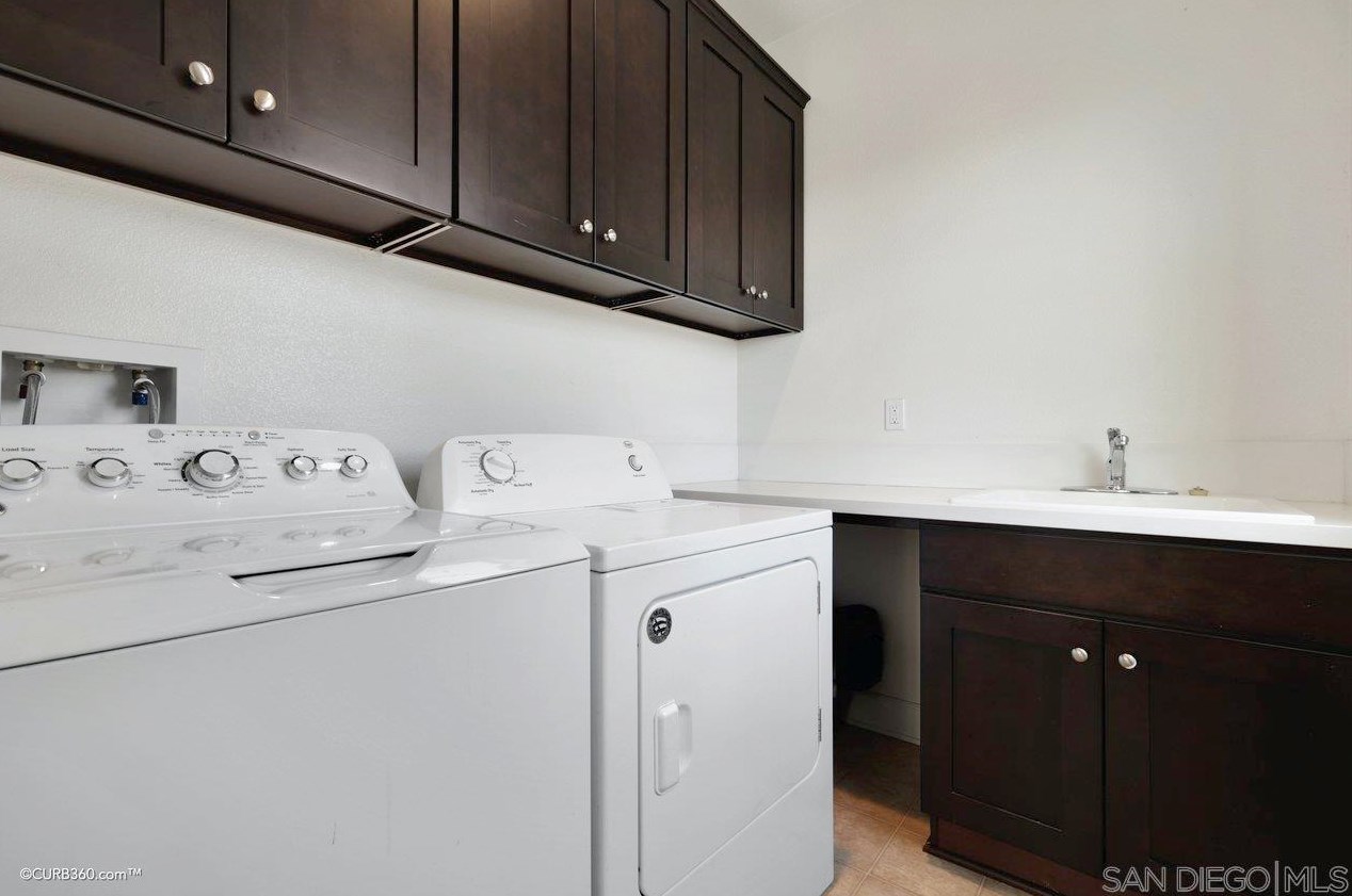 1675 Felicita Ln, Escondido CA  92025-5641 exterior