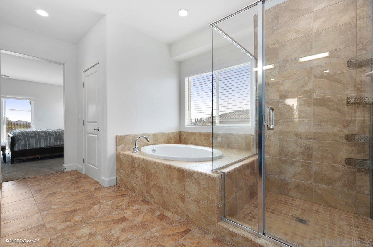 1675 Felicita Ln, Escondido CA  92025-5641 exterior