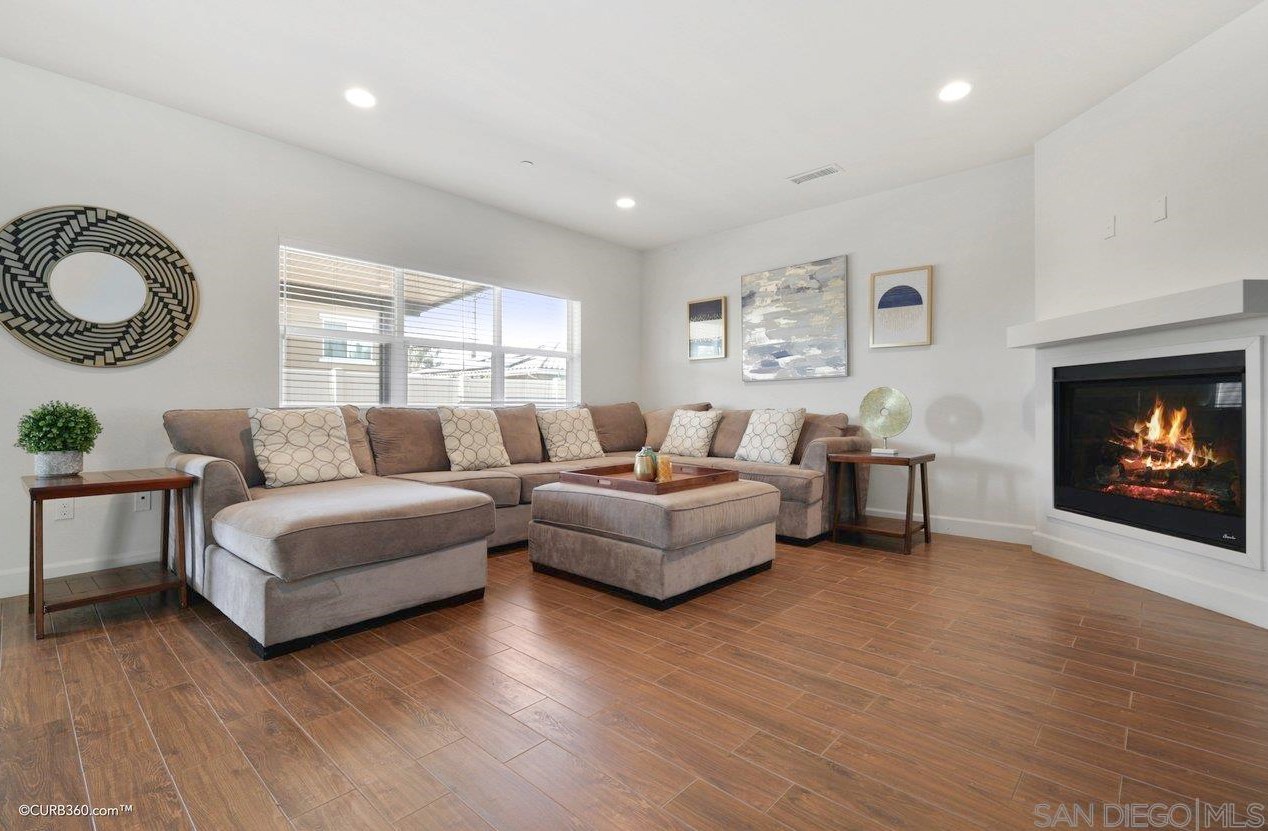 1675 Felicita Ln, Escondido CA  92025-5641 exterior