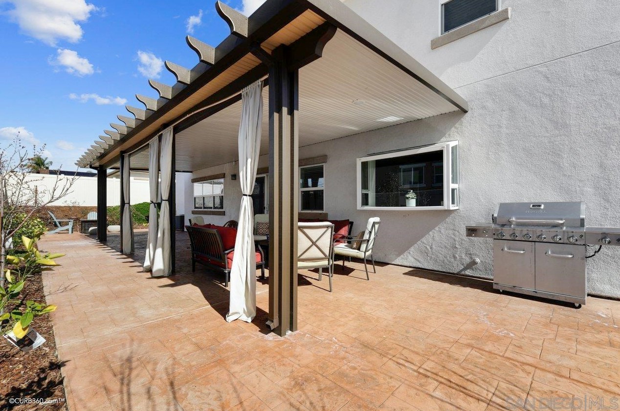 1675 Felicita Ln, Escondido CA  92025-5641 exterior