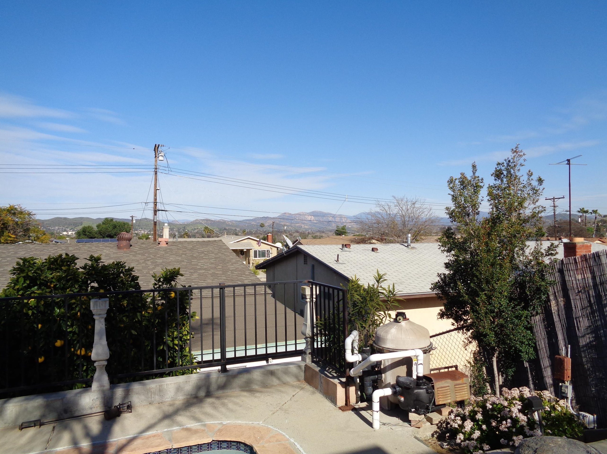 8017 Smokewood Dr, Santee CA  92071-3436 exterior