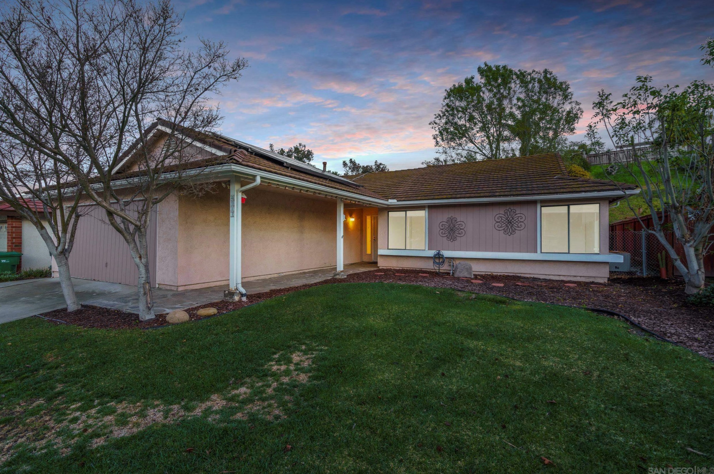 4913 Meadowbrook Dr, Oceanside, CA 92056