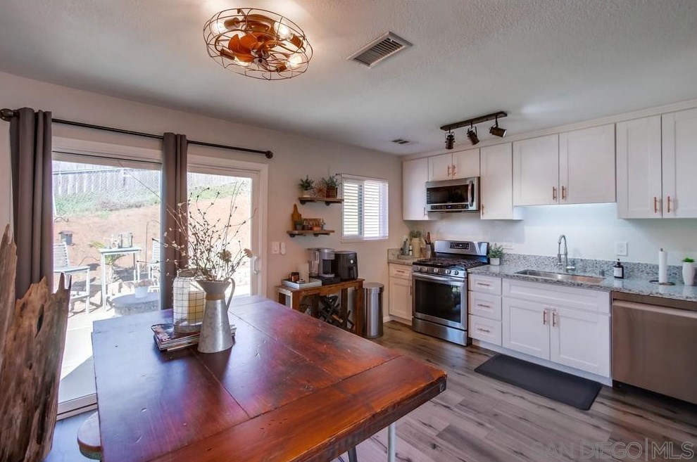 12752 Roberto Way, Poway CA  92064-2631 exterior