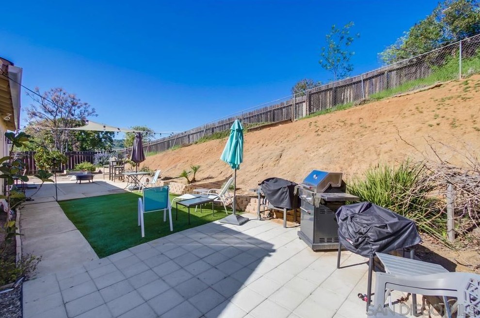 12752 Roberto Way, Poway CA  92064-2631 exterior