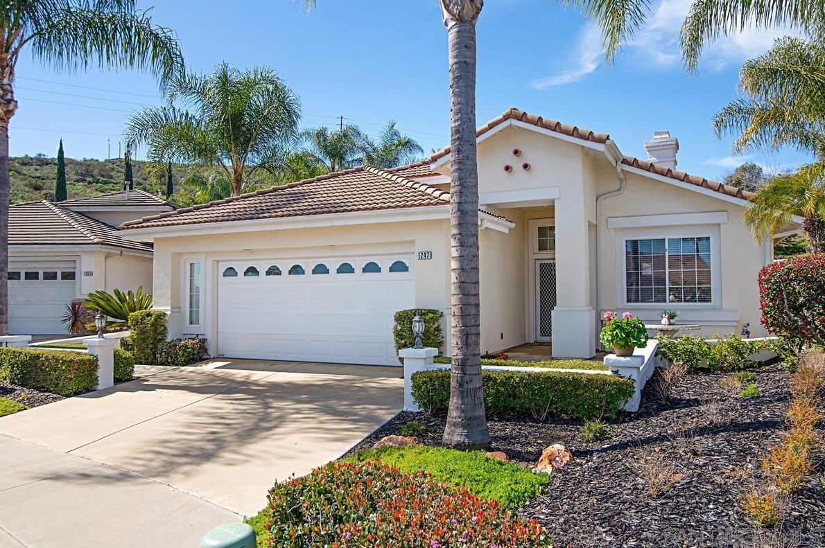 1247 Ridgegrove Ln, Escondido, CA 92029-3227