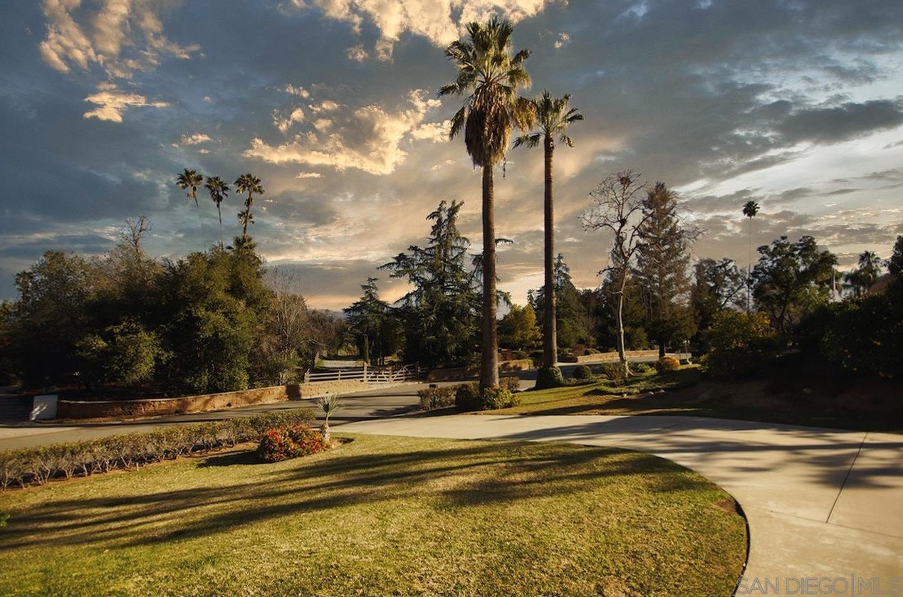 1360 Knoll Rd, Redlands, CA 92373-7033