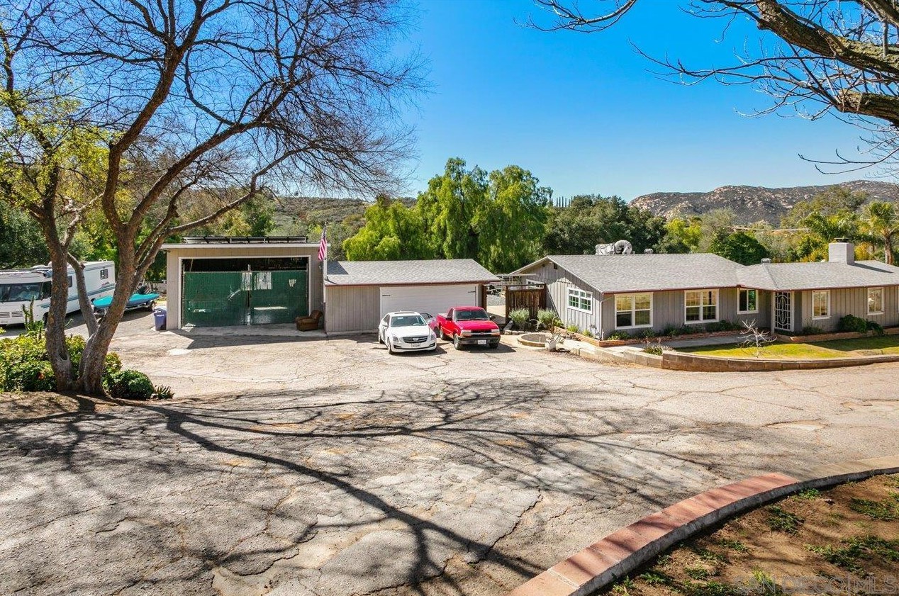 605 Arnold Way, Alpine, CA 91901