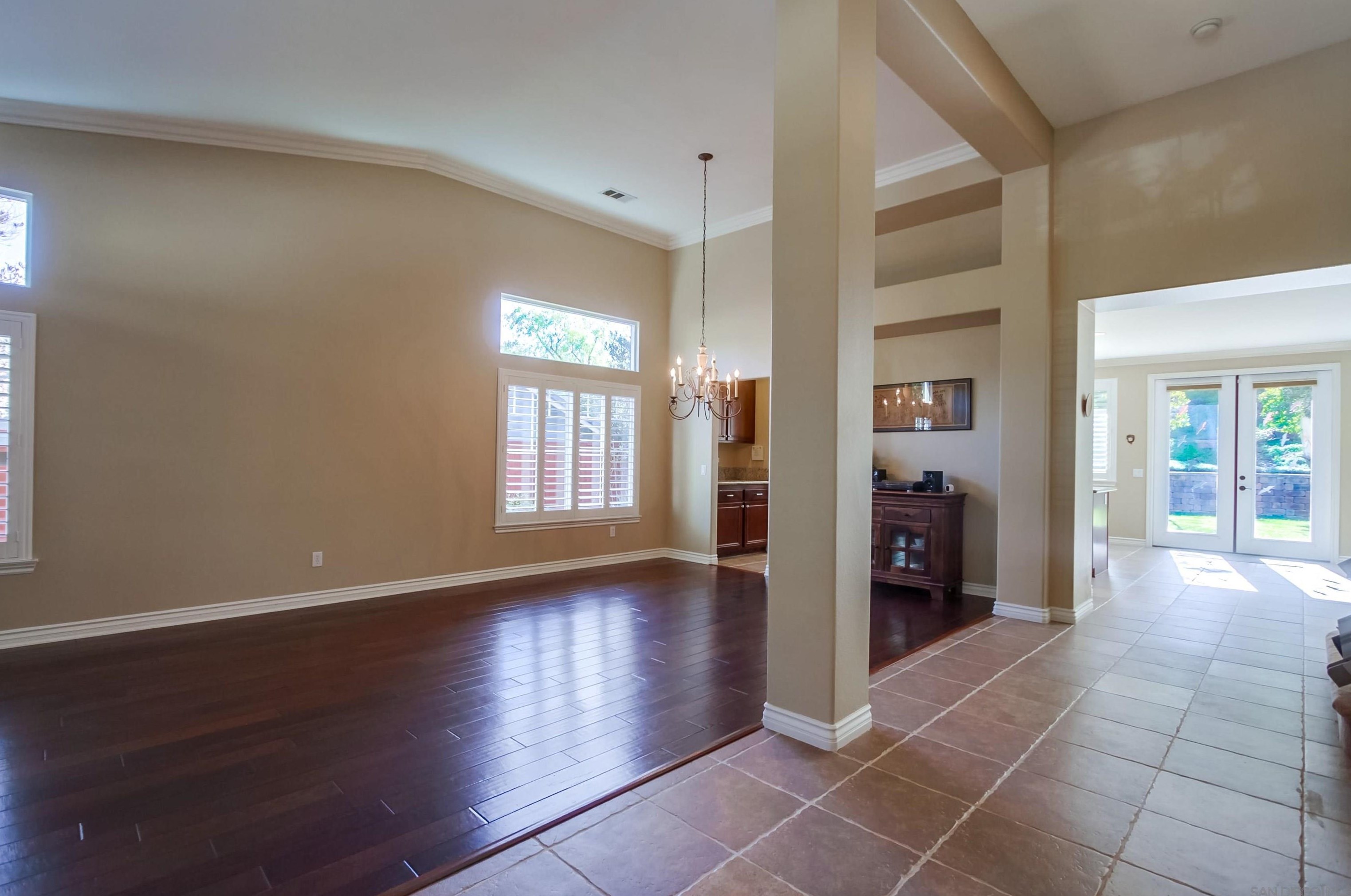 273 Oak Valley Ln, Escondido CA  92027-5338 exterior