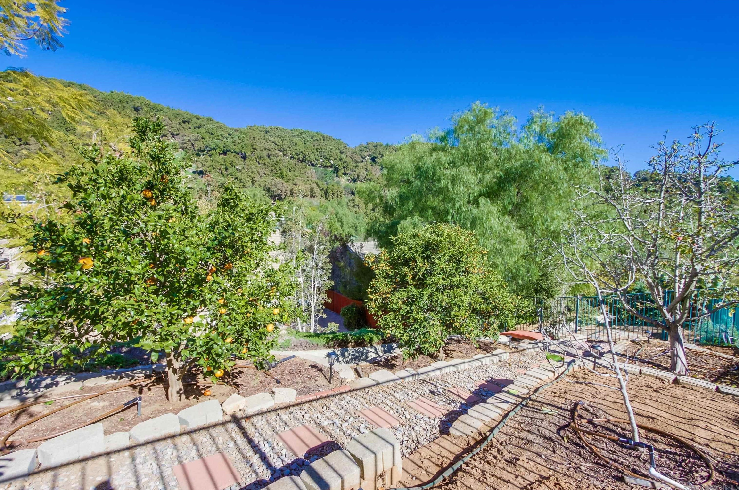 273 Oak Valley Ln, Escondido CA  92027-5338 exterior