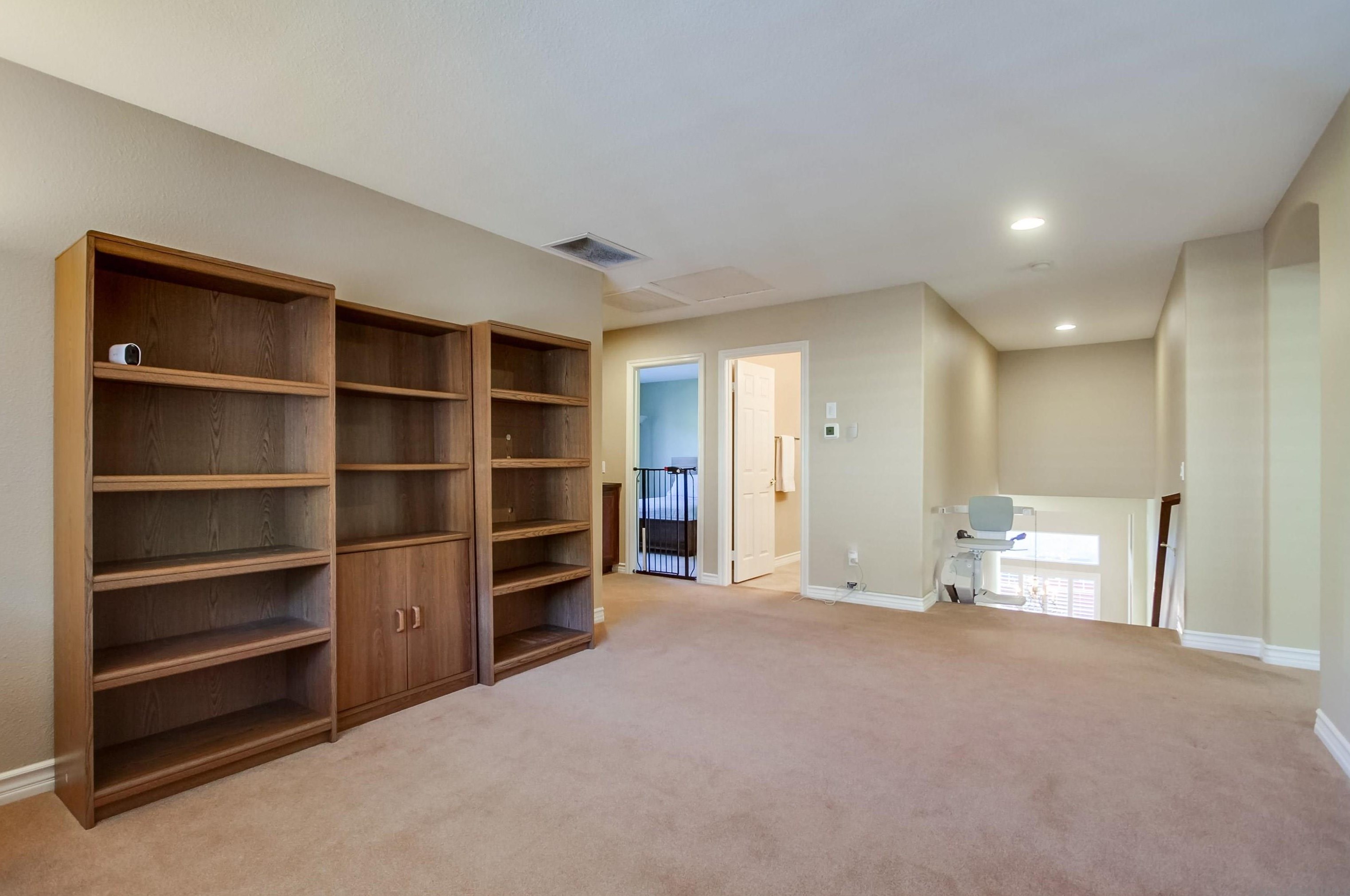 273 Oak Valley Ln, Escondido CA  92027-5338 exterior