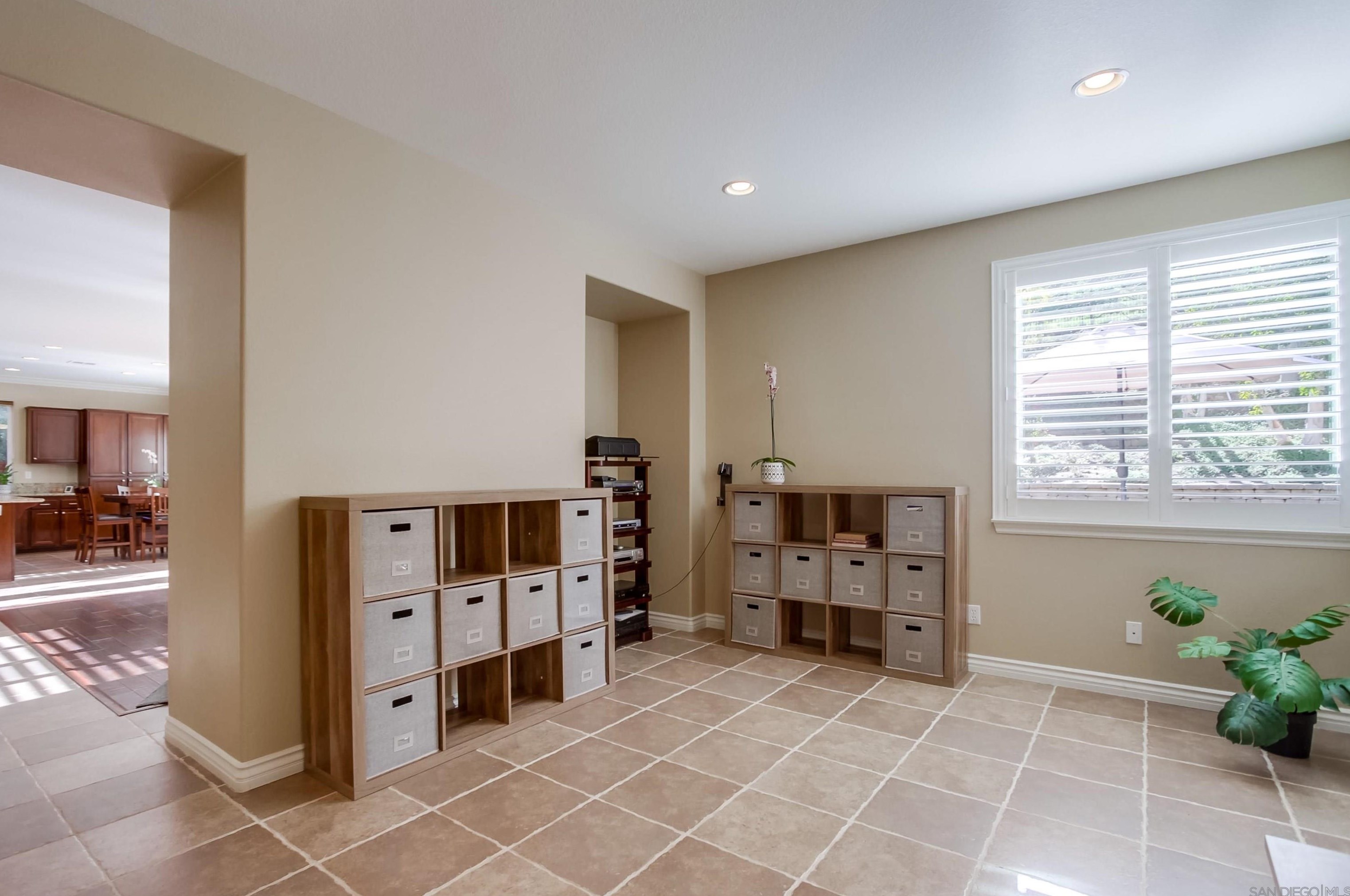 273 Oak Valley Ln, Escondido CA  92027-5338 exterior