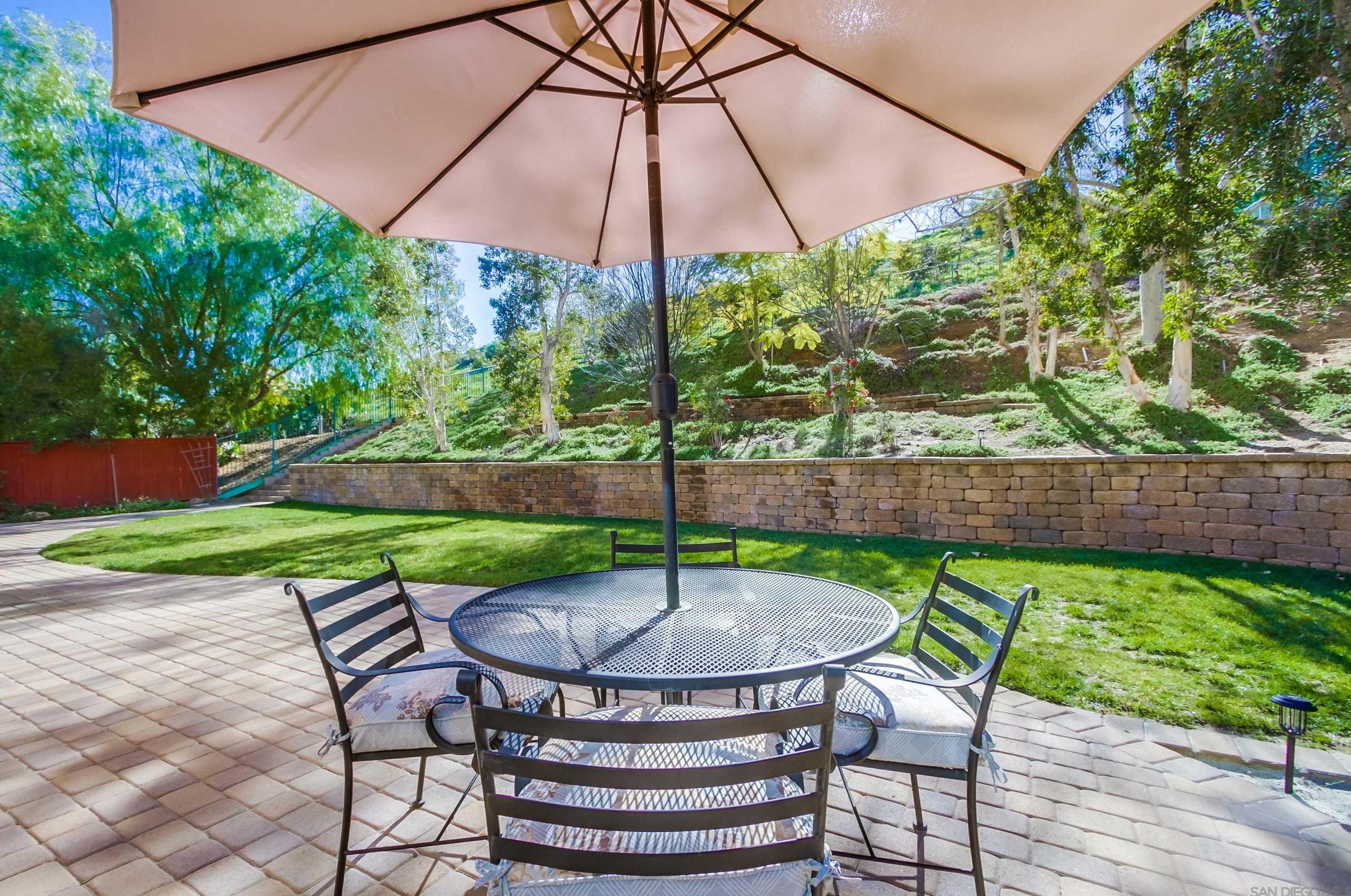 273 Oak Valley Ln, Escondido CA  92027-5338 exterior