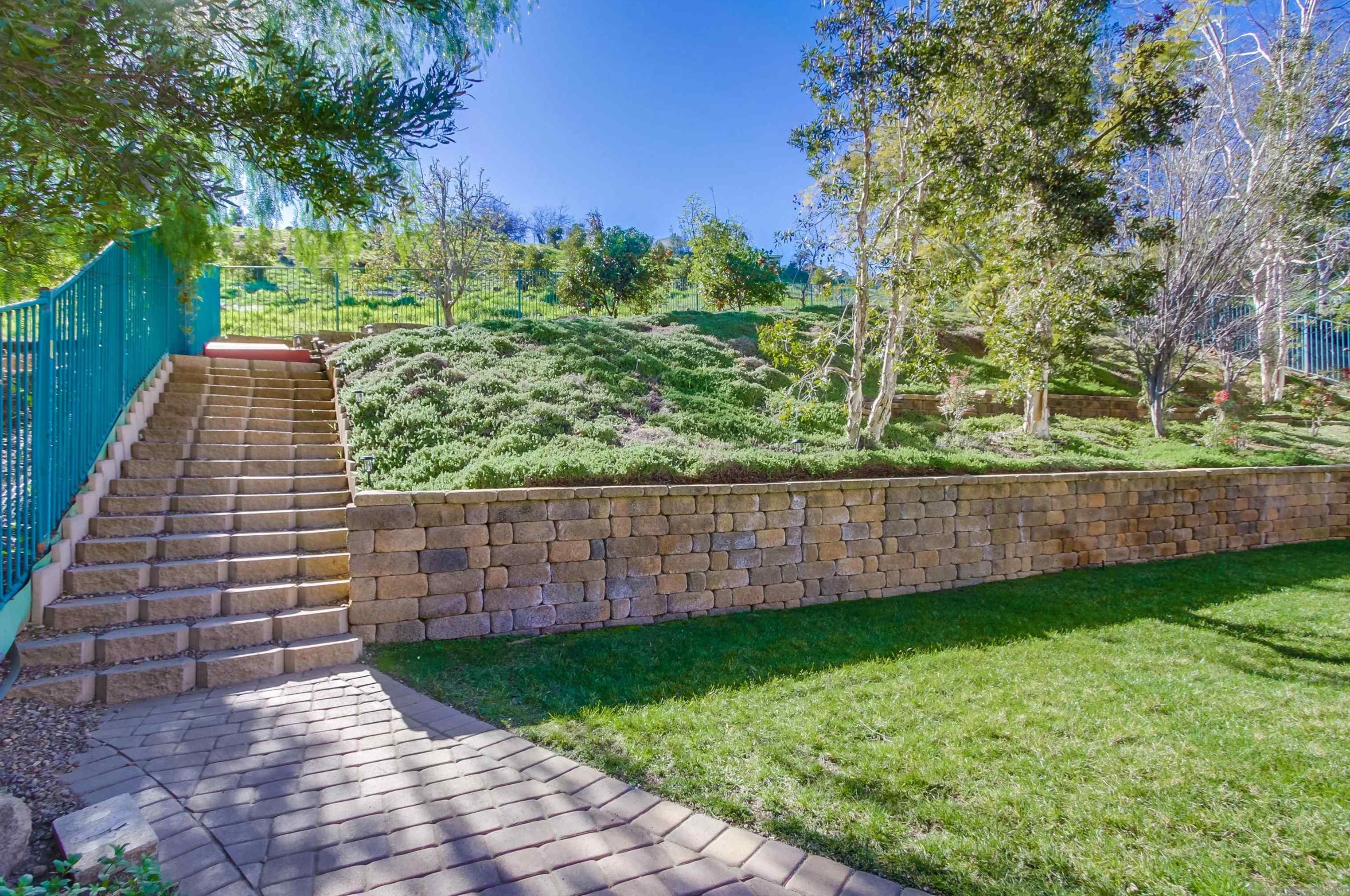 273 Oak Valley Ln, Escondido CA  92027-5338 exterior