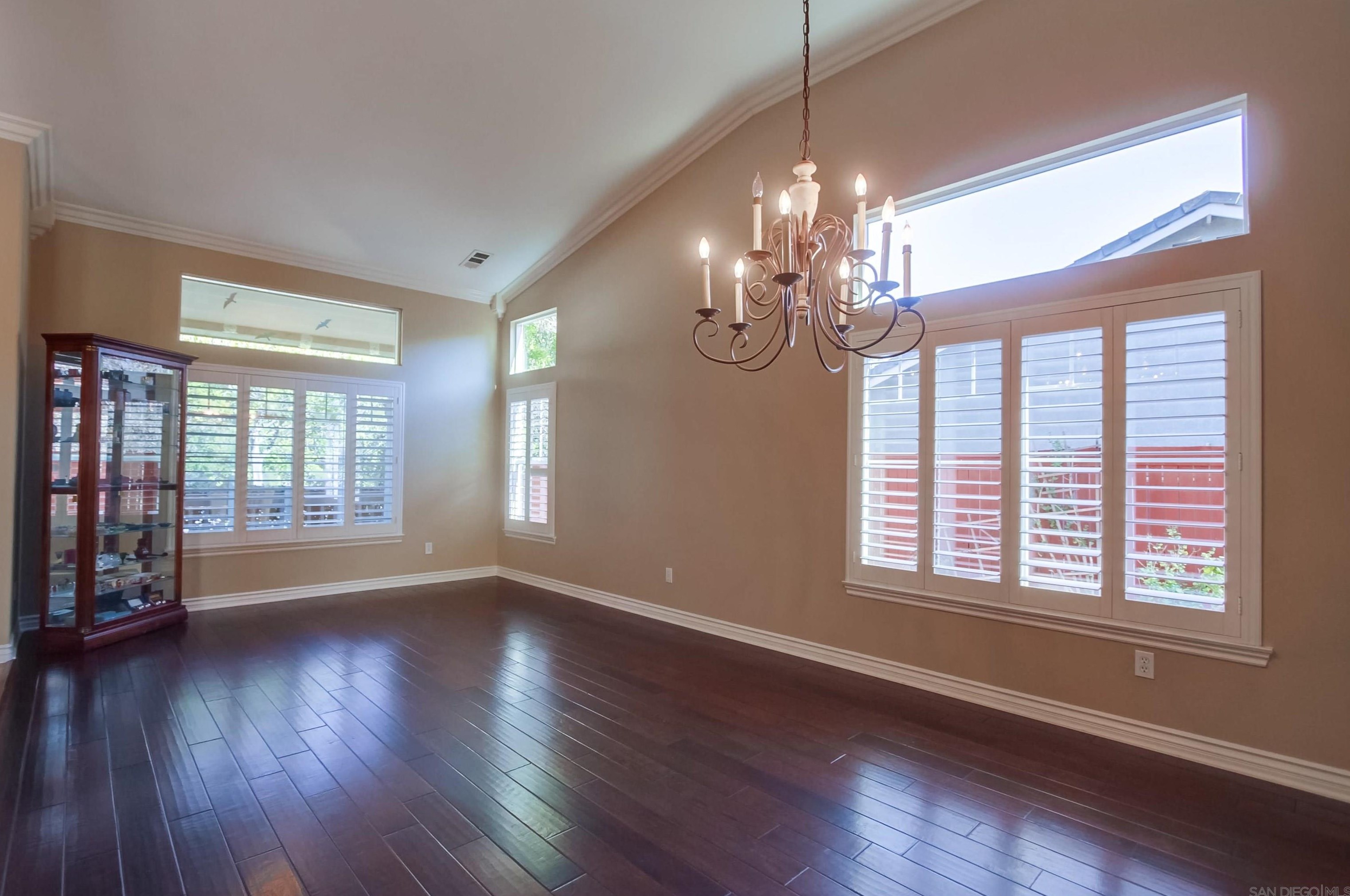 273 Oak Valley Ln, Escondido CA  92027-5338 exterior