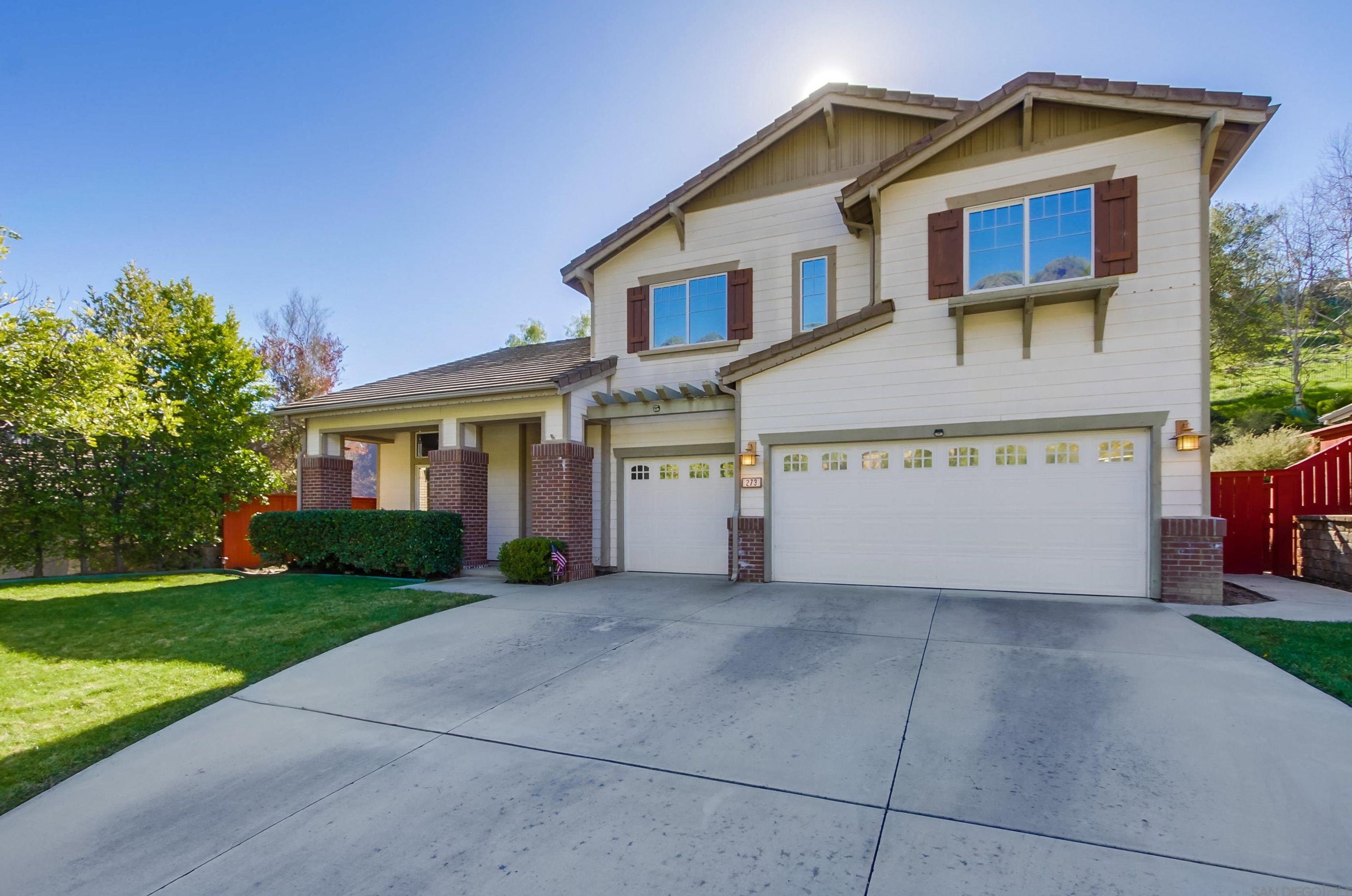 273 Oak Valley Ln, Escondido, CA 92027-5338