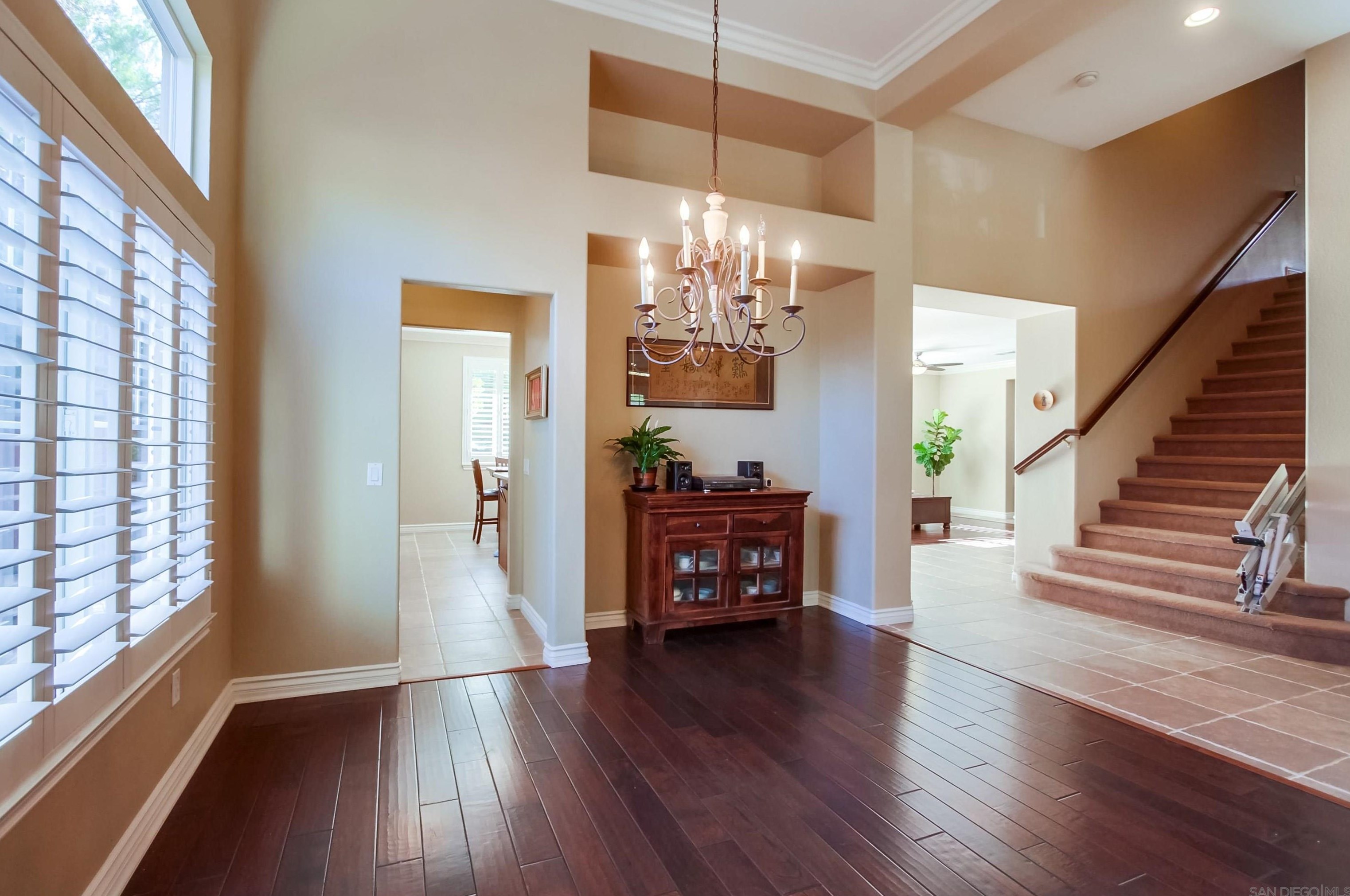 273 Oak Valley Ln, Escondido CA  92027-5338 exterior